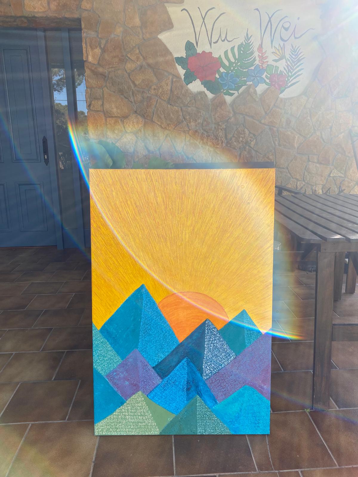 Obra con sol y montañas